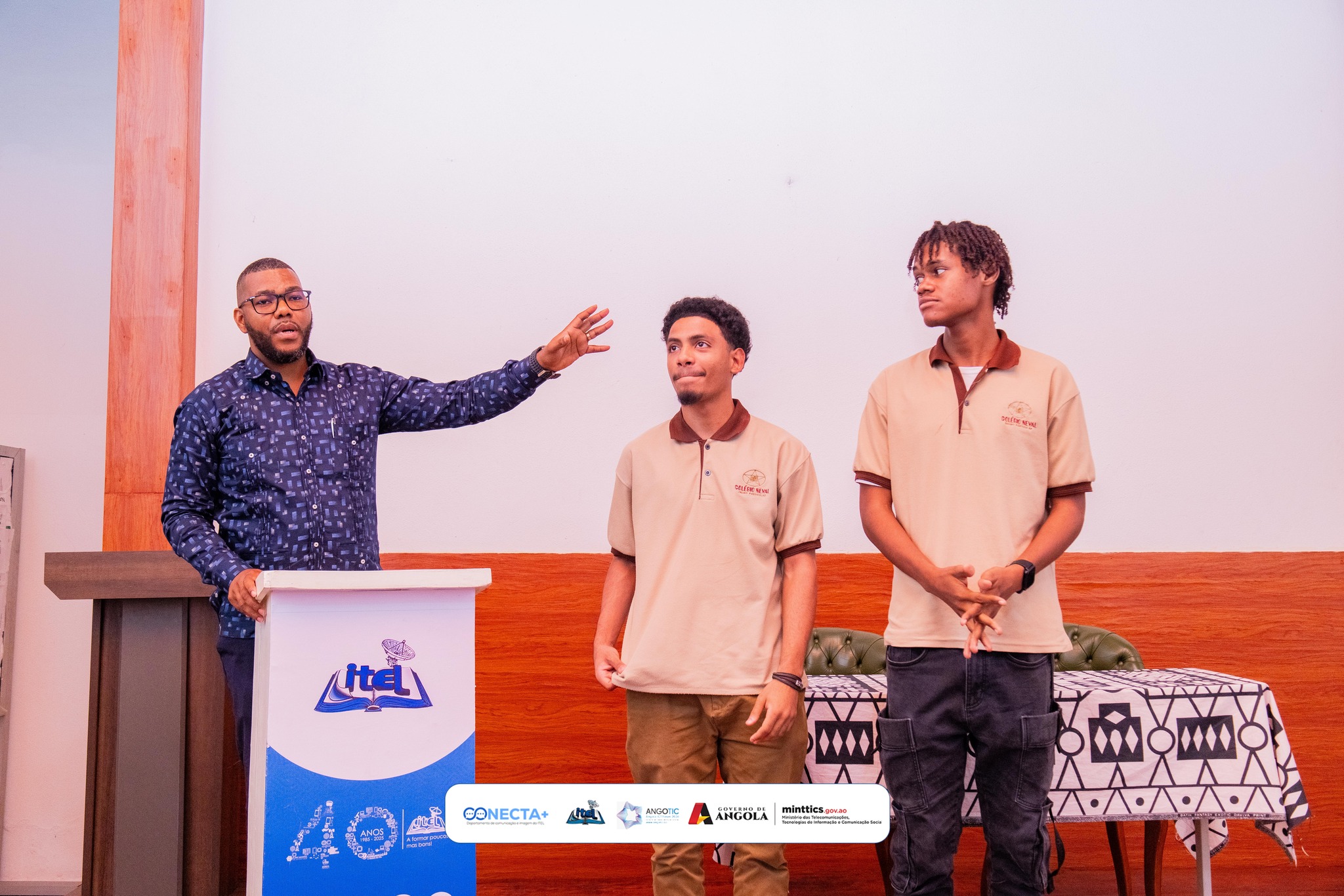 ESTUDANTES DO COMPLEXO ESCOLAR NEVAL VISITAM ITEL E EXPLORAM TECNOLOGIA NA PRÁTICA